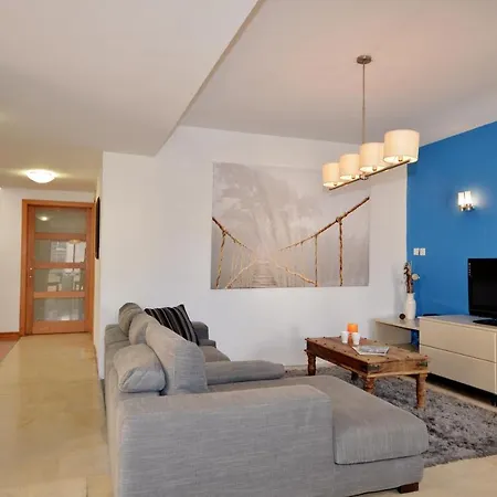 City Living Tk 3 Rm 2 3*