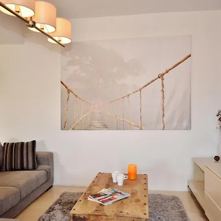 City Living Tk 3 Rm 2