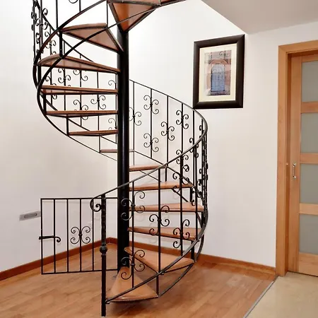 City Living Tk 3 Rm 2 3*