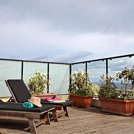 City Living Tk 3 Rm 2 Pensión 3*