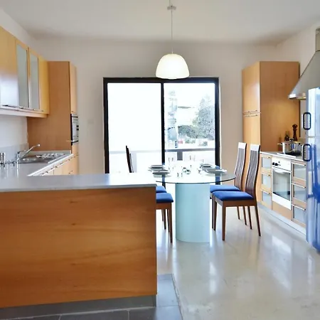 City Living Tk 3 Rm 2 3* San Julián