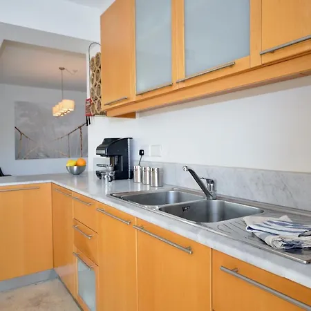 City Living Tk 3 Rm 2